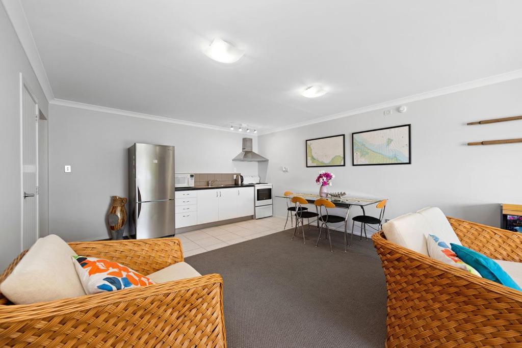 The Sandcastle - Papamoa Holiday Apartment Экстерьер фото