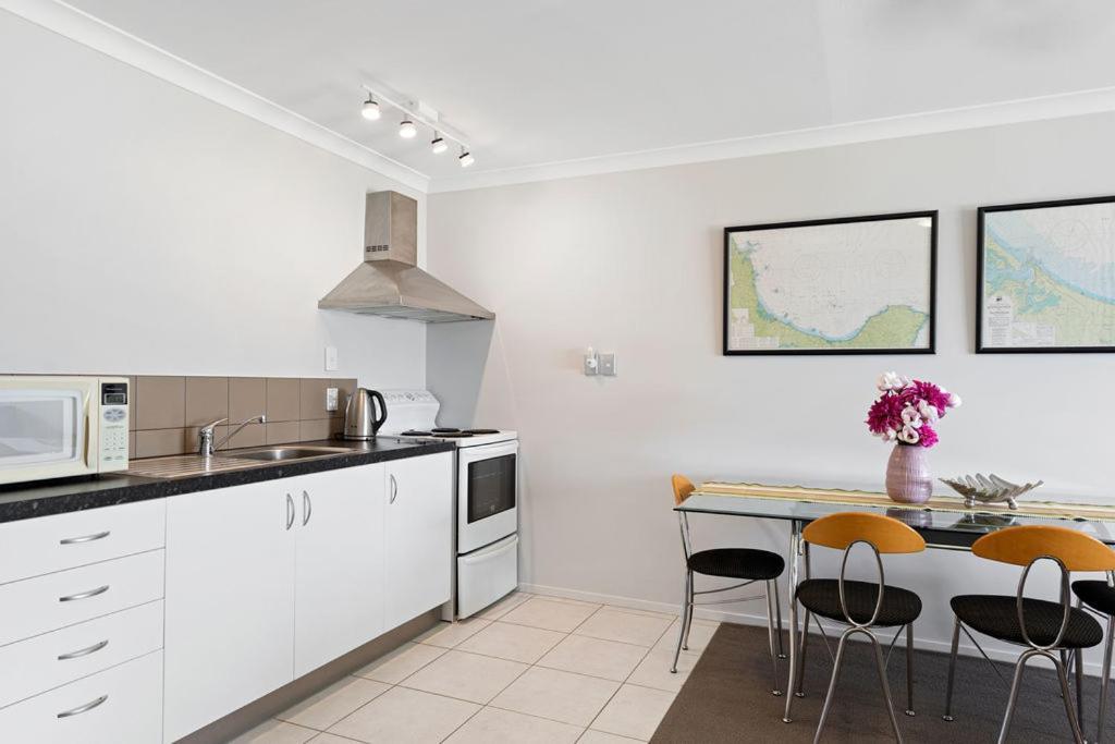 The Sandcastle - Papamoa Holiday Apartment Экстерьер фото