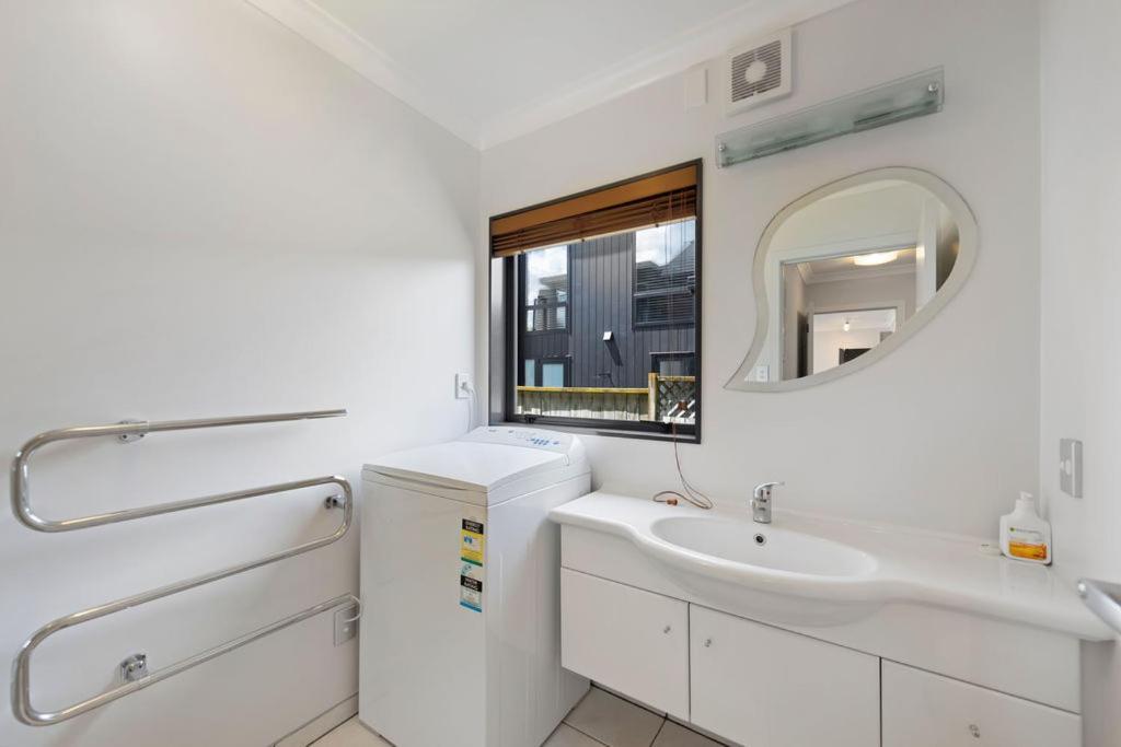 The Sandcastle - Papamoa Holiday Apartment Экстерьер фото